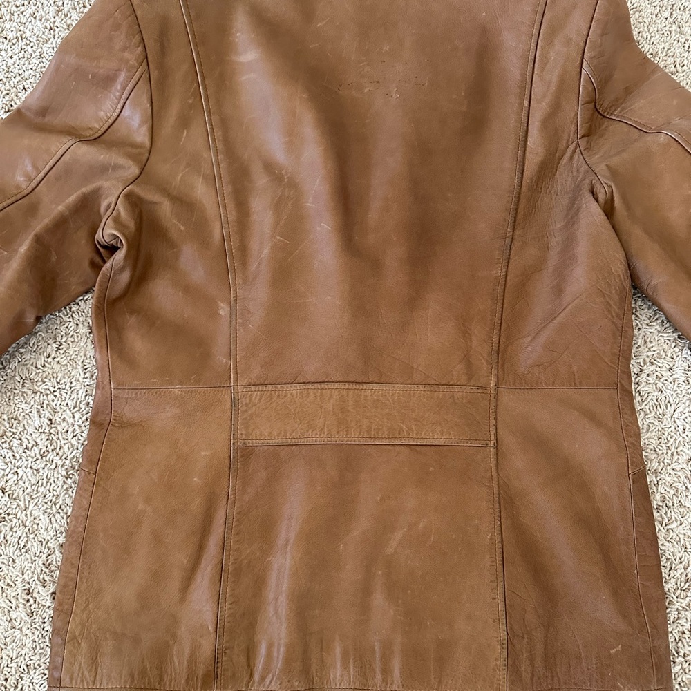Preowned vintage Claiborne genuine leather jacket in good condition size 42S. - Picture 3 of 6